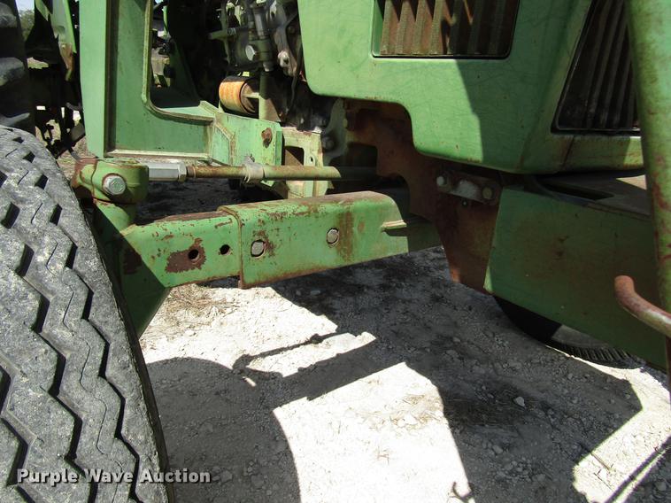 image for item DF2513 1984 John Deere 1650 tractor