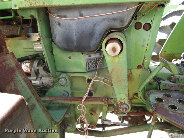 image for item DF2513 1984 John Deere 1650 tractor