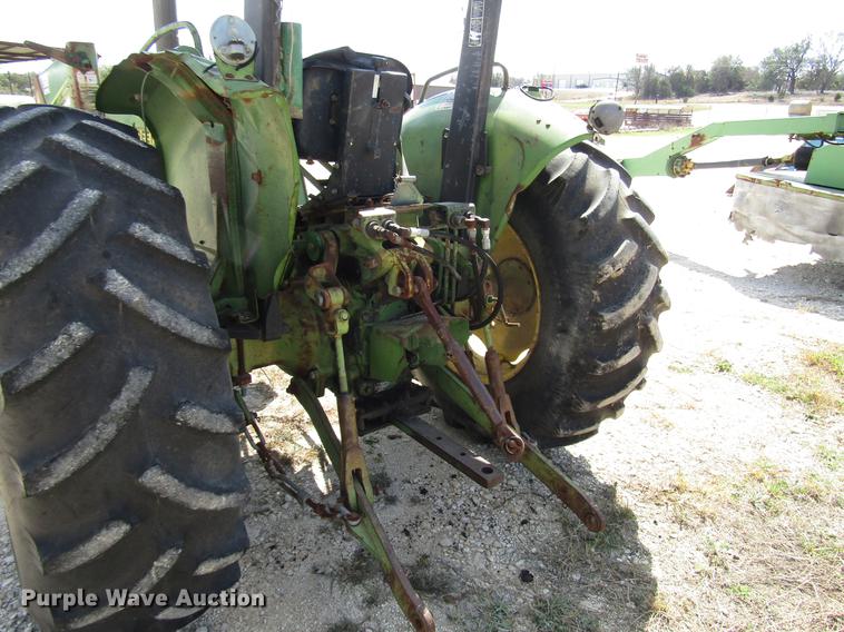 image for item DF2513 1984 John Deere 1650 tractor