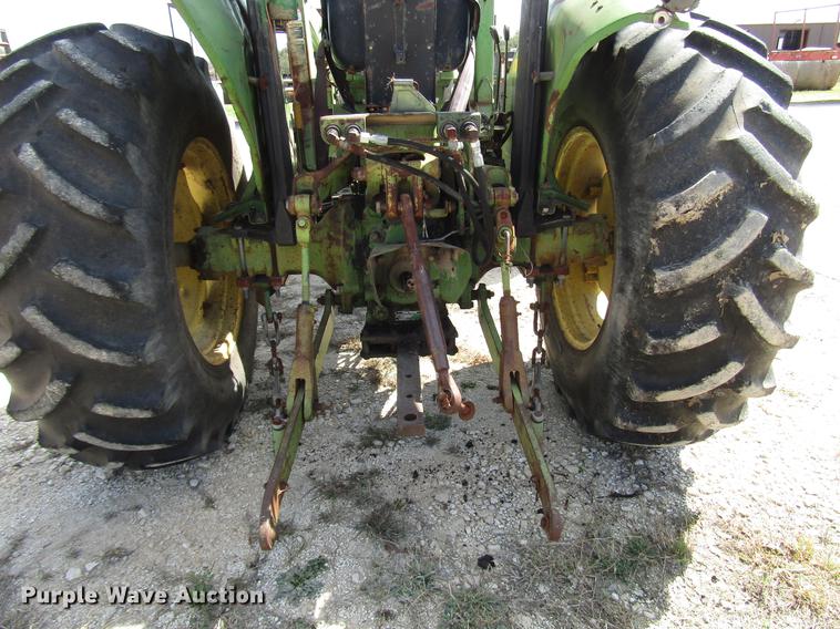 image for item DF2513 1984 John Deere 1650 tractor