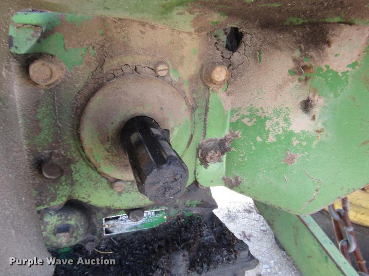 image for item DF2513 1984 John Deere 1650 tractor