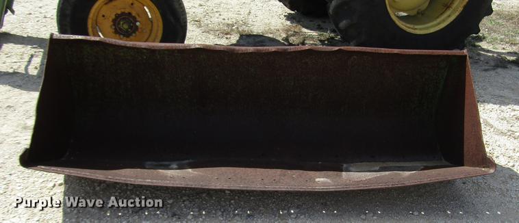 image for item DF2513 1984 John Deere 1650 tractor