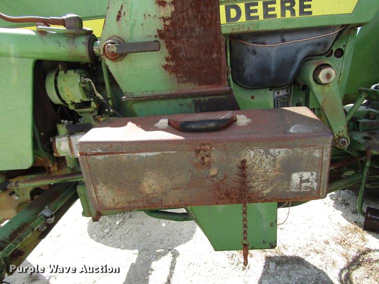image for item DF2513 1984 John Deere 1650 tractor
