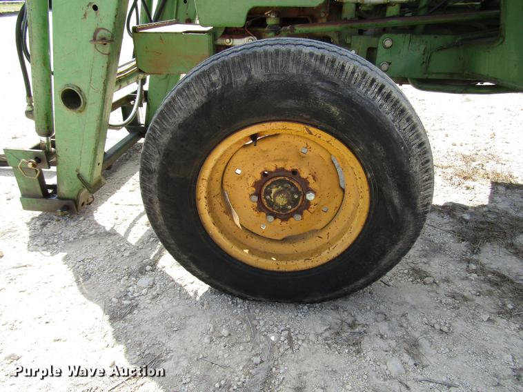 image for item DF2513 1984 John Deere 1650 tractor