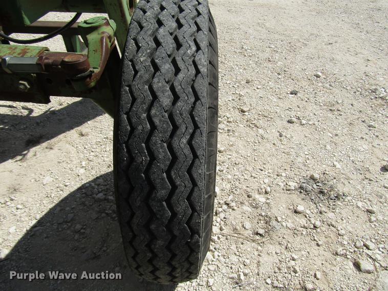 image for item DF2513 1984 John Deere 1650 tractor