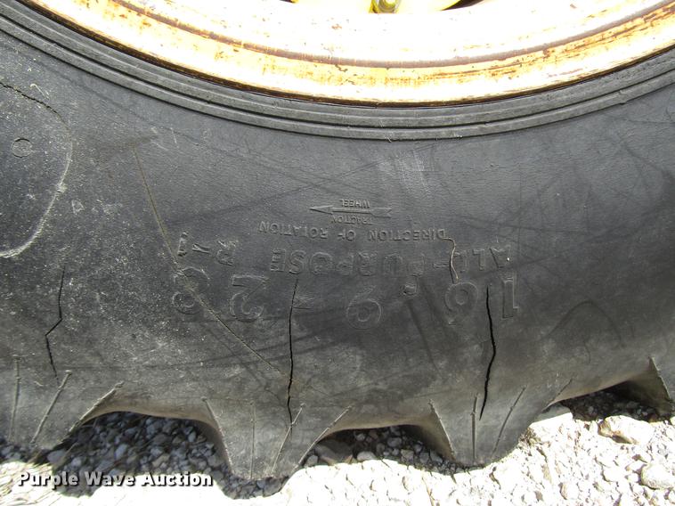 image for item DF2513 1984 John Deere 1650 tractor