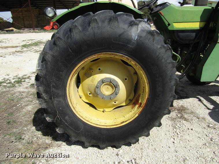 image for item DF2513 1984 John Deere 1650 tractor