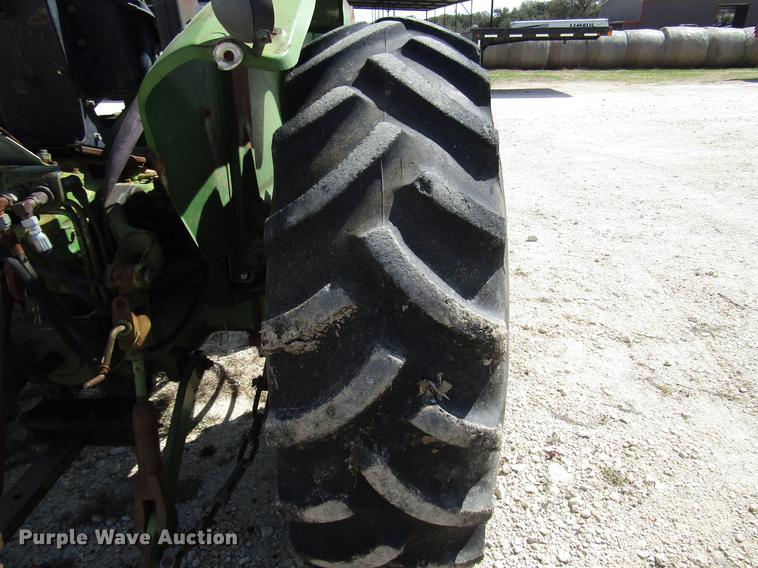 image for item DF2513 1984 John Deere 1650 tractor
