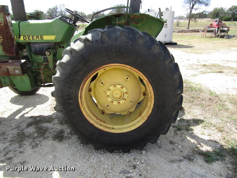 image for item DF2513 1984 John Deere 1650 tractor