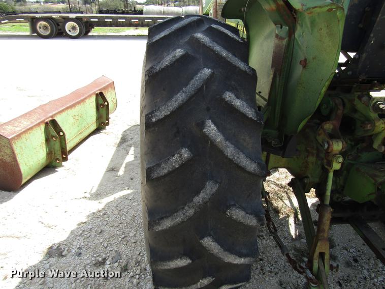 image for item DF2513 1984 John Deere 1650 tractor