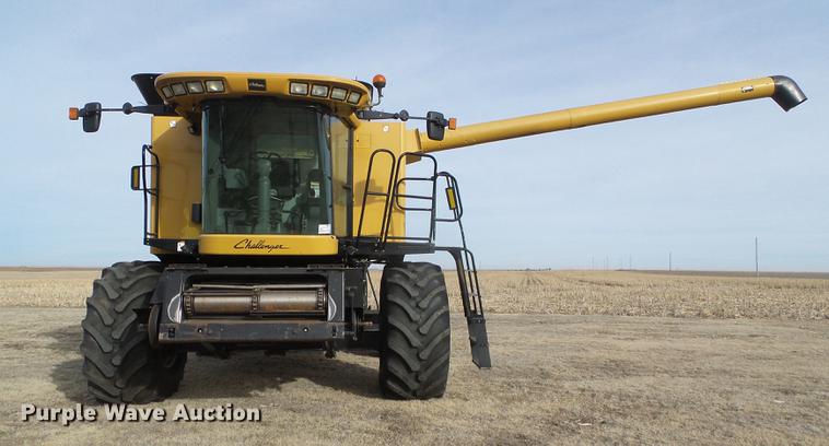 image for item DF2954 2005 Challenger 670 combine