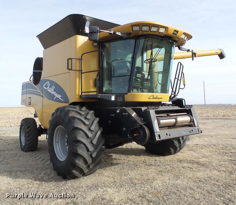 image for item DF2954 2005 Challenger 670 combine