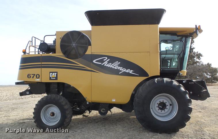 image for item DF2954 2005 Challenger 670 combine