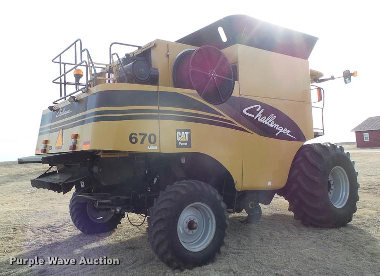image for item DF2954 2005 Challenger 670 combine
