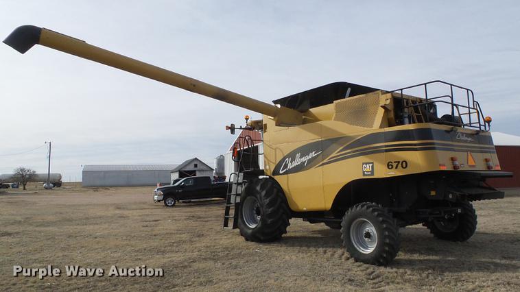 image for item DF2954 2005 Challenger 670 combine