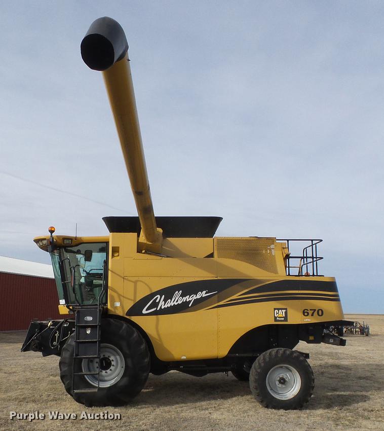image for item DF2954 2005 Challenger 670 combine