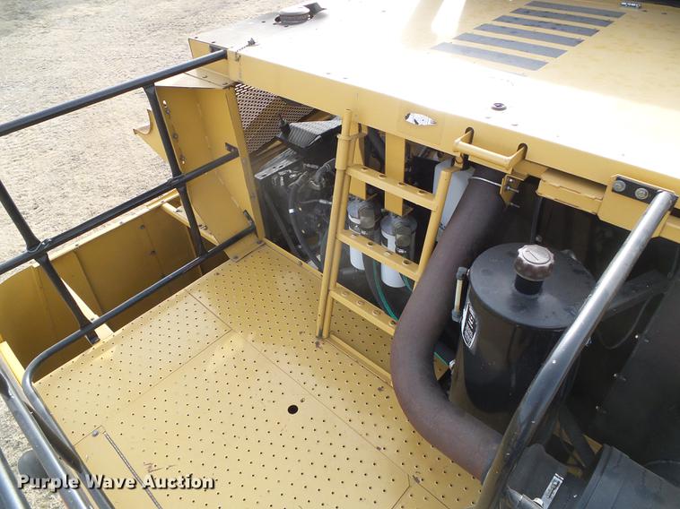 image for item DF2954 2005 Challenger 670 combine