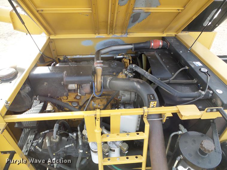 image for item DF2954 2005 Challenger 670 combine