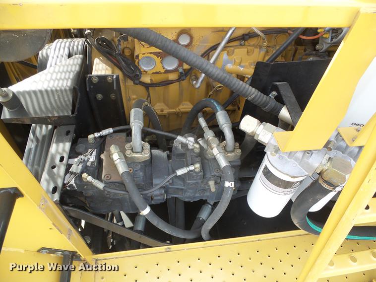 image for item DF2954 2005 Challenger 670 combine