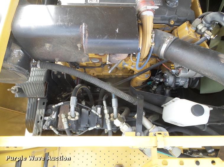 image for item DF2954 2005 Challenger 670 combine