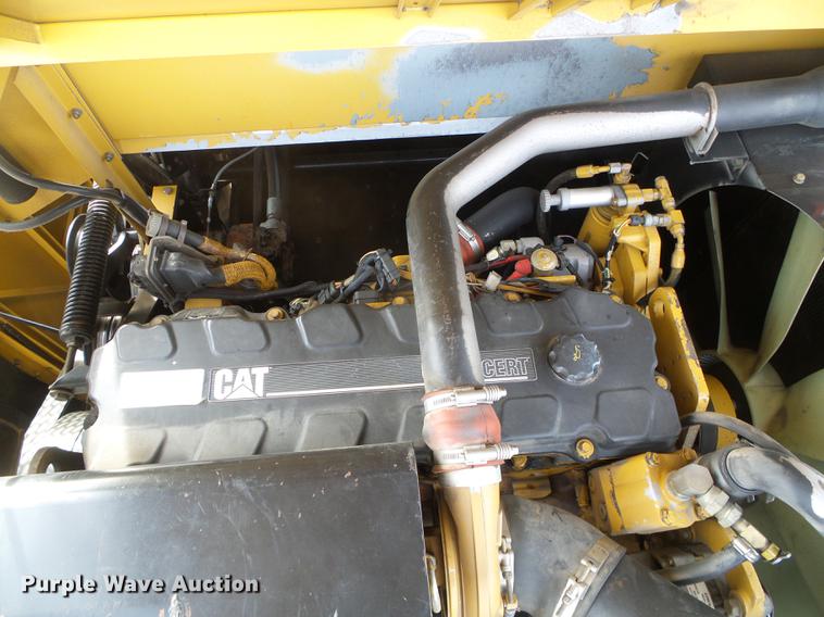 image for item DF2954 2005 Challenger 670 combine