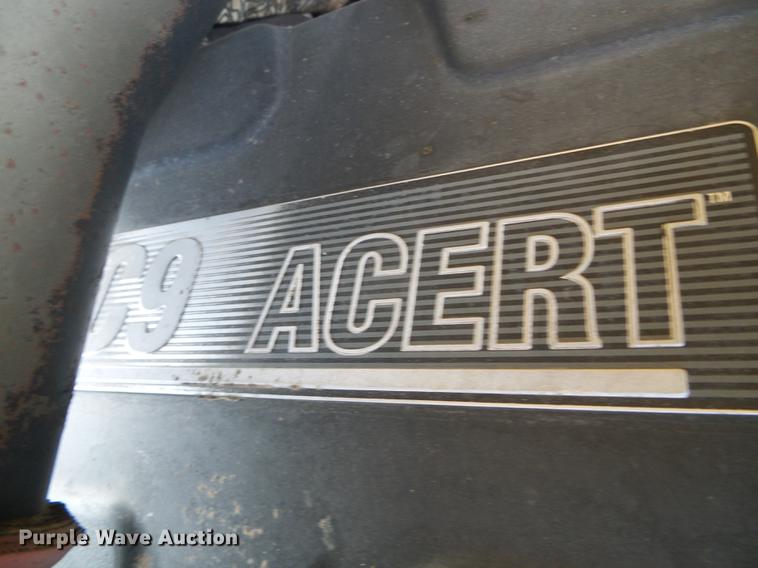 image for item DF2954 2005 Challenger 670 combine