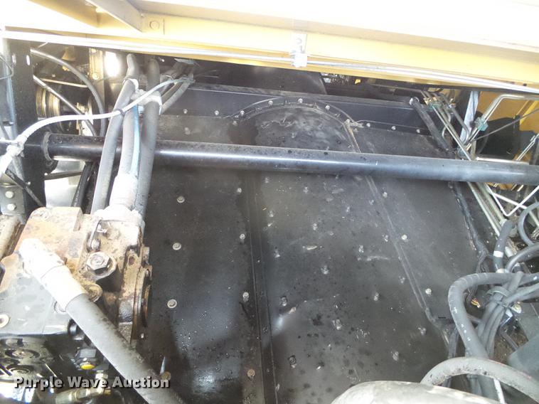 image for item DF2954 2005 Challenger 670 combine