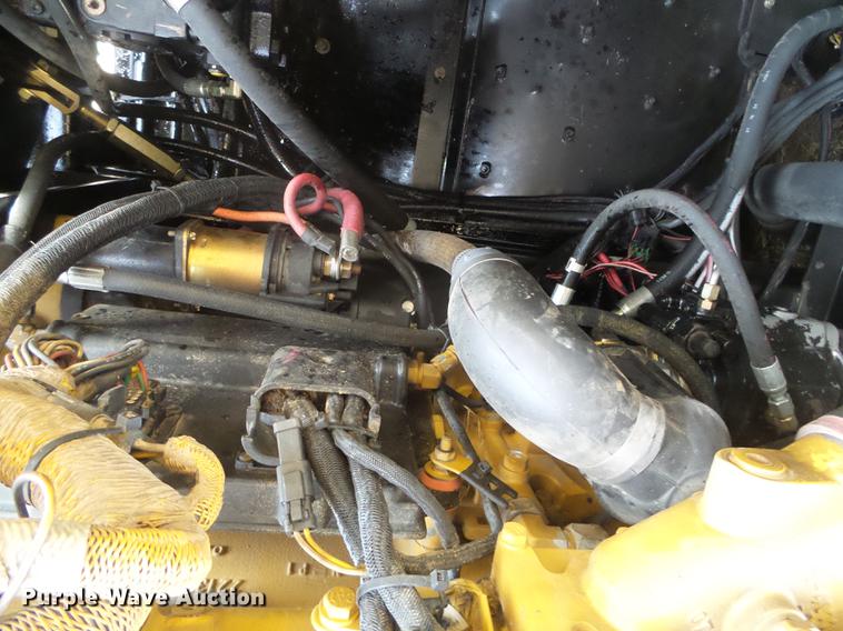 image for item DF2954 2005 Challenger 670 combine