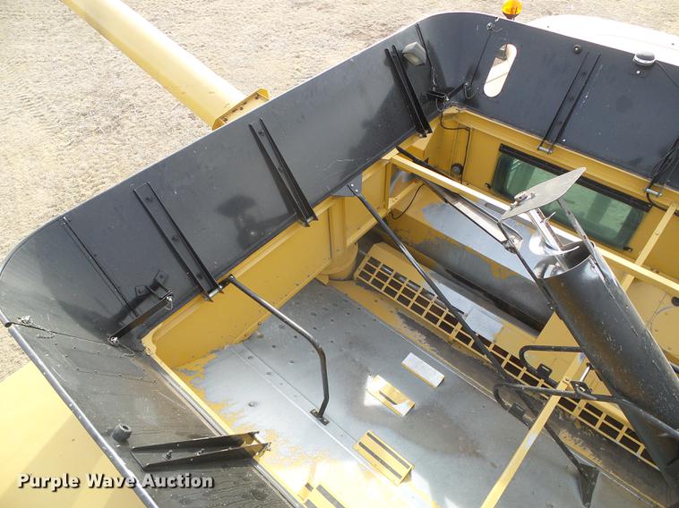 image for item DF2954 2005 Challenger 670 combine