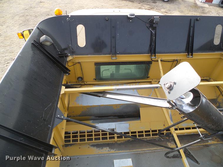 image for item DF2954 2005 Challenger 670 combine