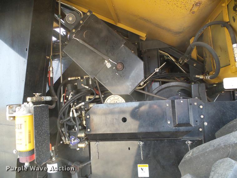 image for item DF2954 2005 Challenger 670 combine