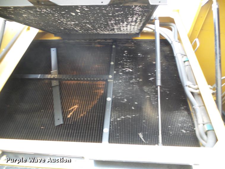 image for item DF2954 2005 Challenger 670 combine