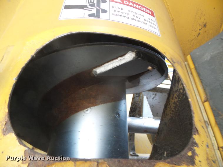 image for item DF2954 2005 Challenger 670 combine