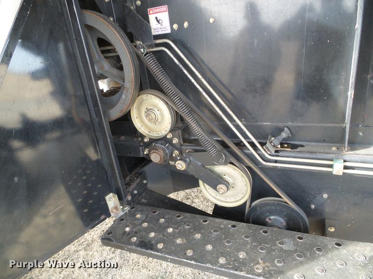 image for item DF2954 2005 Challenger 670 combine