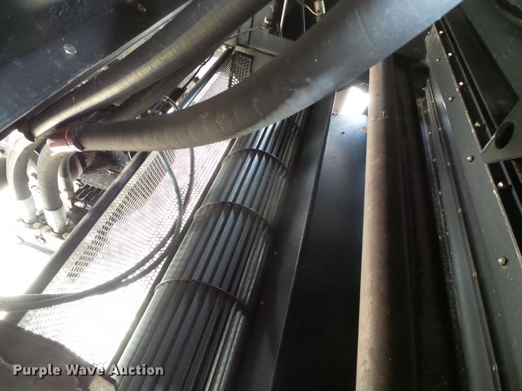 image for item DF2954 2005 Challenger 670 combine