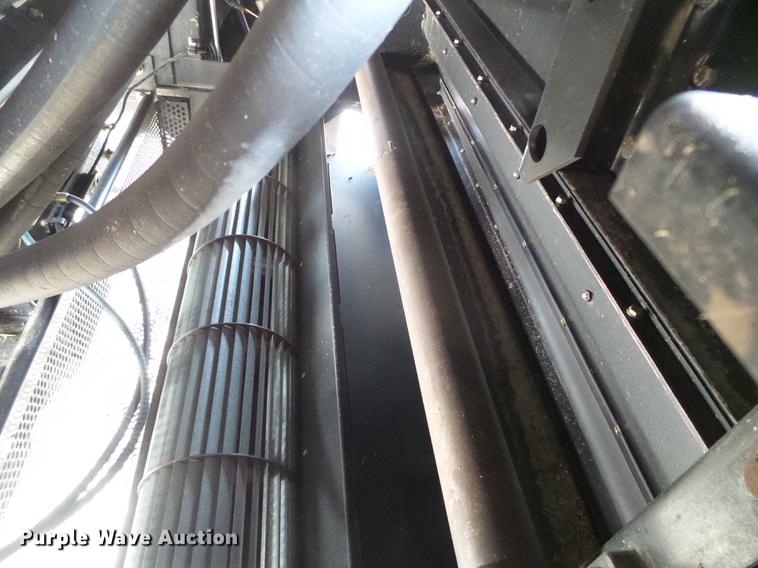 image for item DF2954 2005 Challenger 670 combine