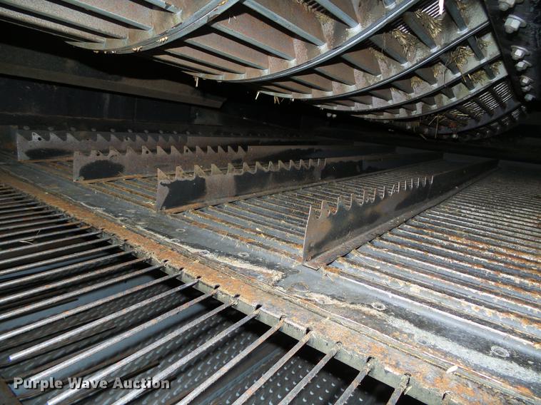 image for item DF2954 2005 Challenger 670 combine