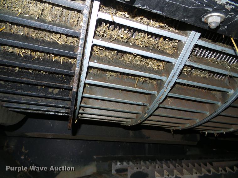 image for item DF2954 2005 Challenger 670 combine