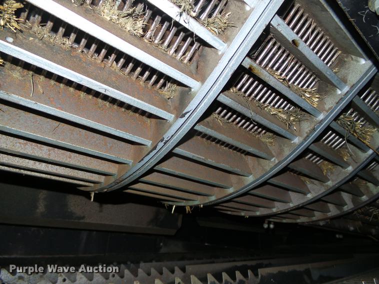 image for item DF2954 2005 Challenger 670 combine