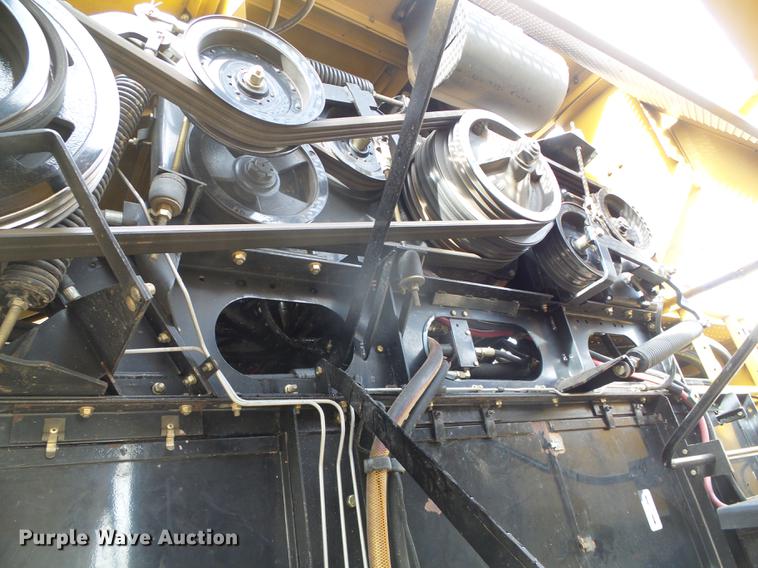 image for item DF2954 2005 Challenger 670 combine