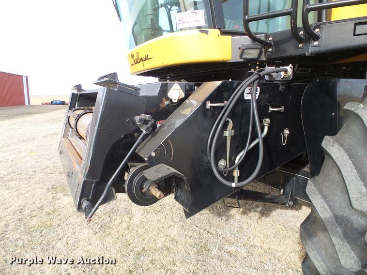 image for item DF2954 2005 Challenger 670 combine