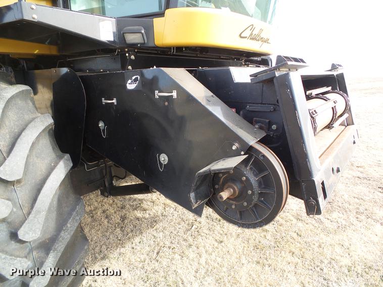 image for item DF2954 2005 Challenger 670 combine