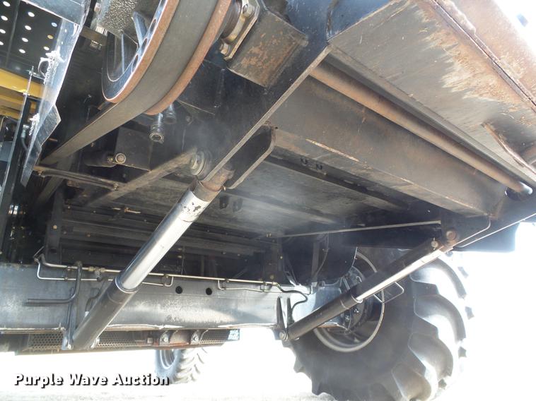 image for item DF2954 2005 Challenger 670 combine