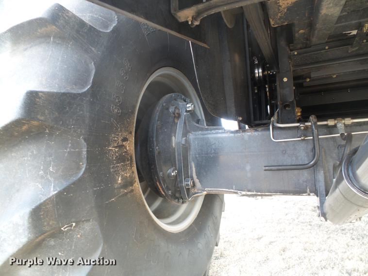 image for item DF2954 2005 Challenger 670 combine