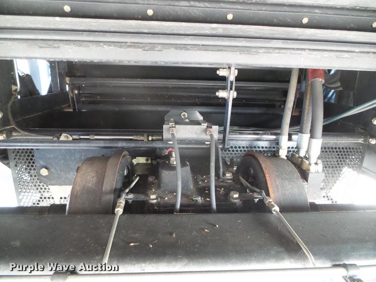 image for item DF2954 2005 Challenger 670 combine