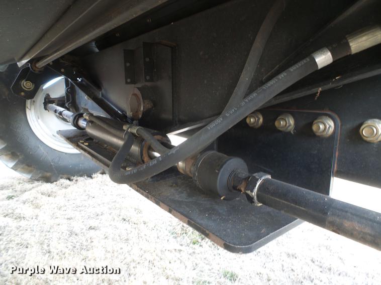 image for item DF2954 2005 Challenger 670 combine