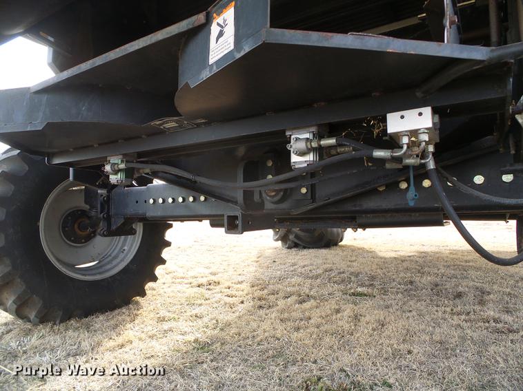 image for item DF2954 2005 Challenger 670 combine