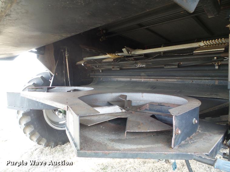 image for item DF2954 2005 Challenger 670 combine