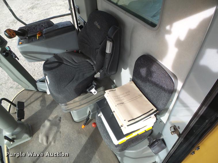 image for item DF2954 2005 Challenger 670 combine