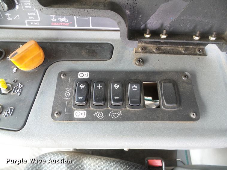 image for item DF2954 2005 Challenger 670 combine